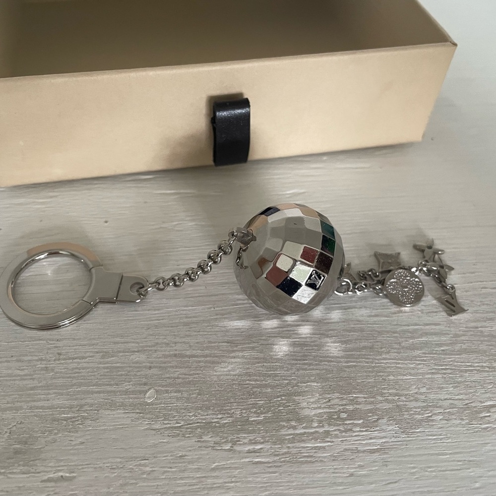 NEW YEAR SALE‼️ Authentic Louis Vuitton sliver metal keychain/ bag chain